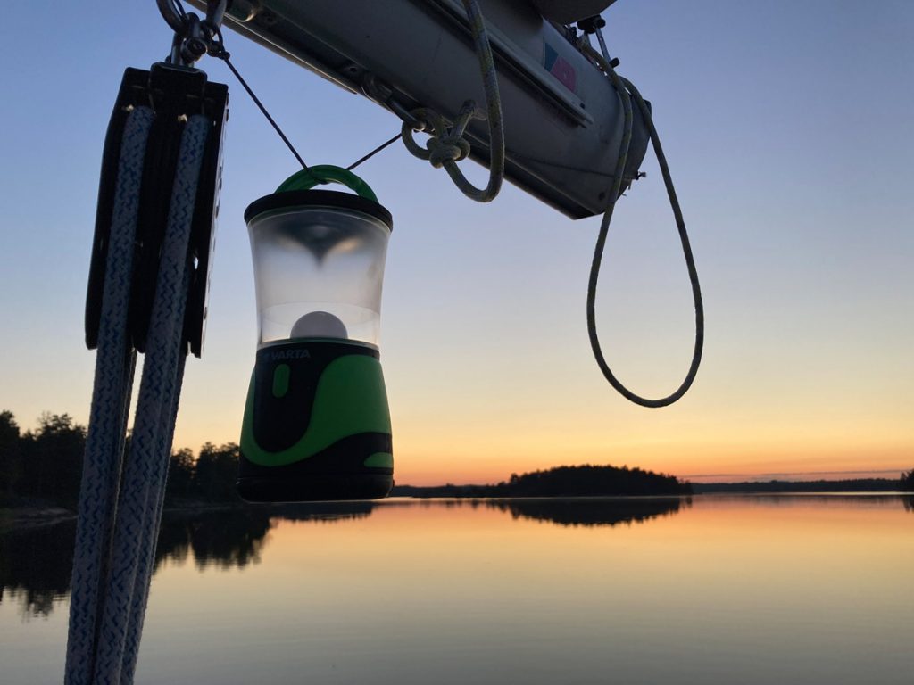 Mehr über den Artikel erfahren Ankerbucht, Burgruine und Werft – Skavdö, Västervik und Flatvarp