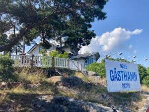 Mehr über den Artikel erfahren Zurück an der Ostküste: Äspskärsfladen, Svärdsklova und Arkösund